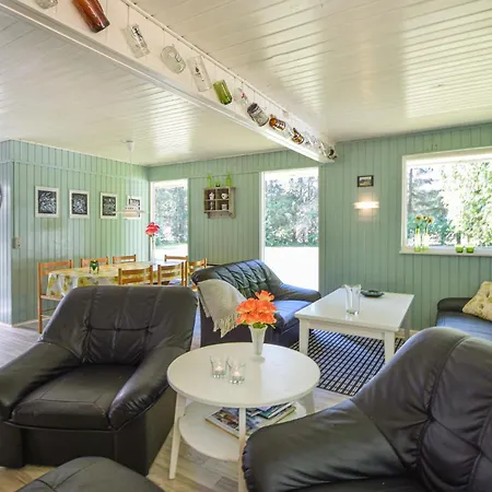 Three-bedroom In Ans By 度假居